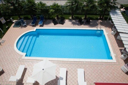 Hotel con piscina