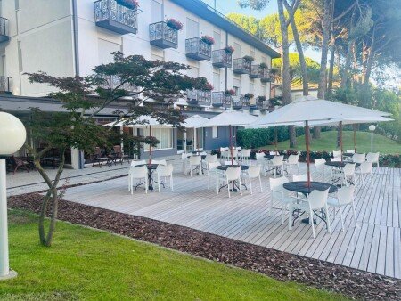 Hotel con giardino
