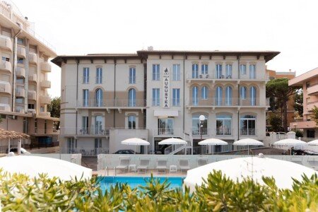 Hotel con piscina