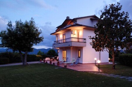 Casa 3 camere, con giardino