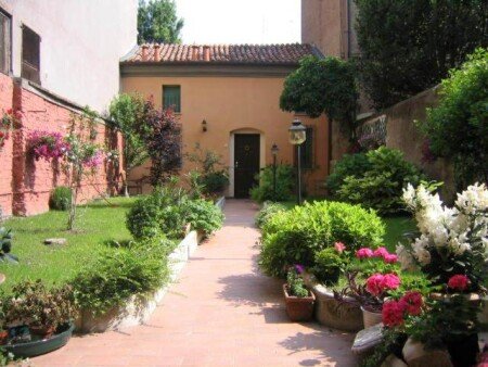 Bed and breakfast 1 camera, con giardino