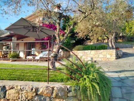 Villa 1 camera, con giardino