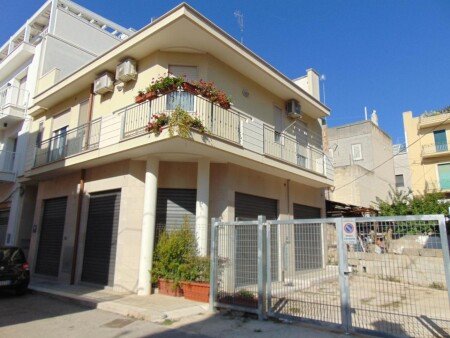 Casa 2 camere, con giardino