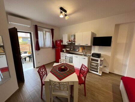 Casa 1 camera, con giardino