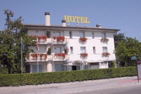Hotel con giardino