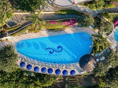 Hotel con piscina