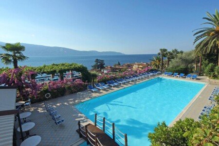 Hotel con piscina