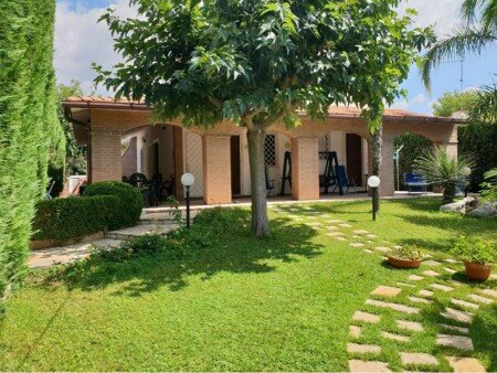 Casa 2 camere, con giardino