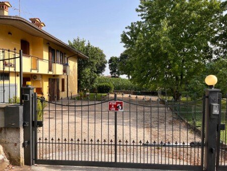 Casa 1 camera, con giardino