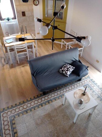 Casa 2 camere, con giardino