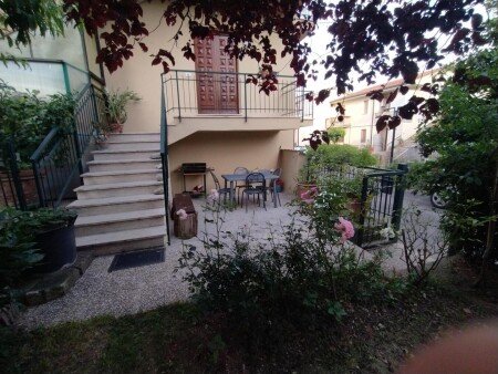 Casa 2 camere, con giardino
