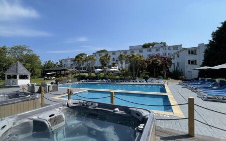 Hotel with jacuzzi