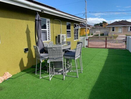 House 2 bedrooms, with pool