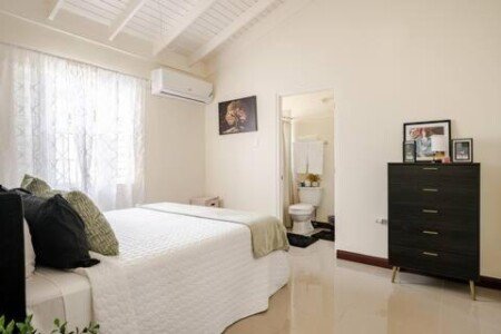 House 2 bedrooms, with pool