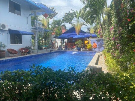 Hostel 6 guests, with pool