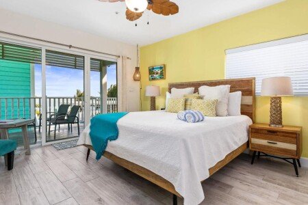 House 2 guests, with pool