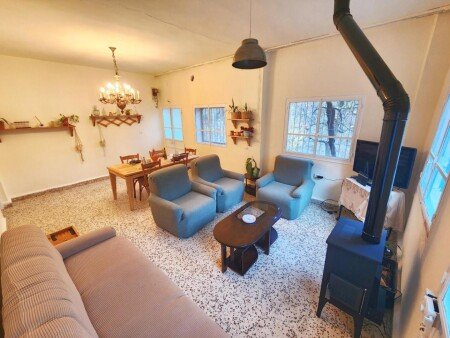 House 6 guests, with garden