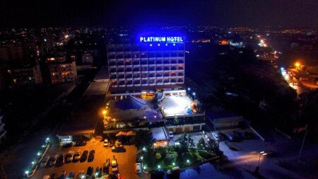 Hotel mit Pool