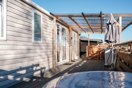 Camping / Mobil Home 3 chambres, avec jardin