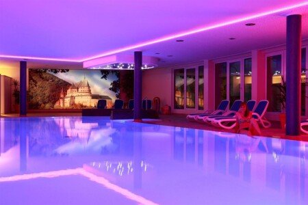 Hôtel moderne, avec piscine