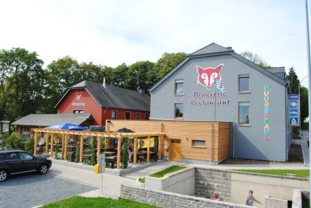 Camping / Mobil Home 8 voyageurs, avec piscine