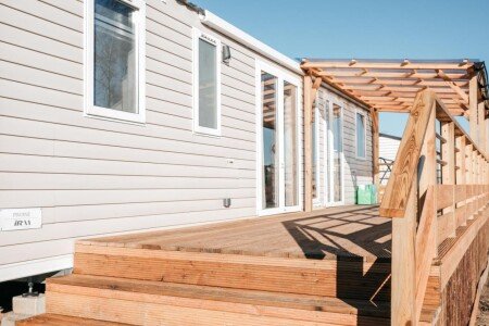 Camping / Mobil Home 3 chambres, avec jardin