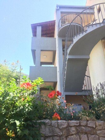 Apartment 6 guests, with garden