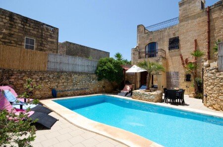 House 3 bedrooms, with jacuzzi