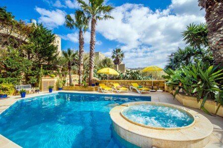 Bed and breakfast 8 guests, with jacuzzi