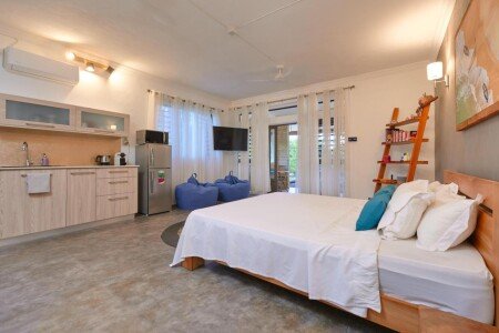 Apartment 2 guests, with pool