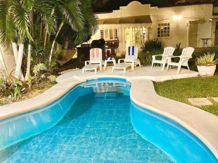 House 4 bedrooms, with pool