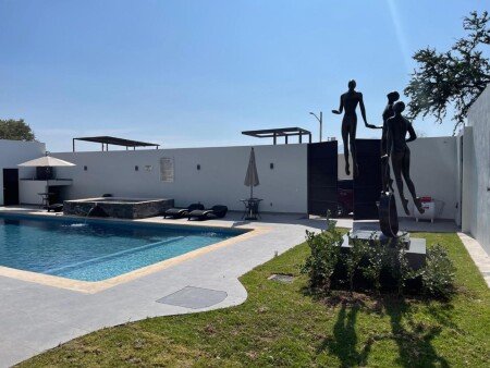 House 10 guests, with jacuzzi