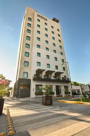 Hotel con piscina