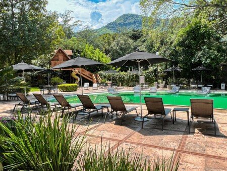 Hotel con piscina