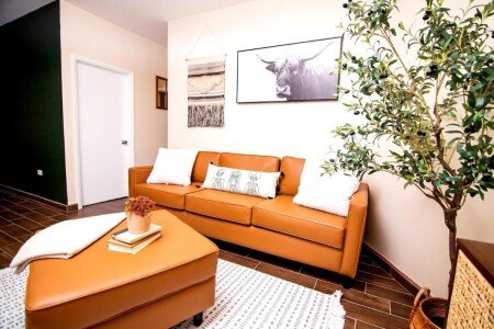 House 6 guests, with garden