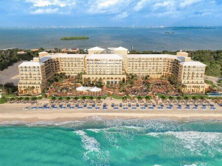 Hotel with jacuzzi