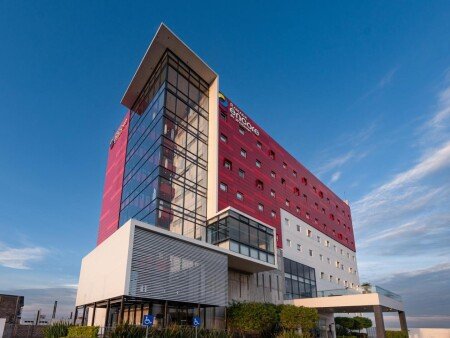 Hotel con piscina