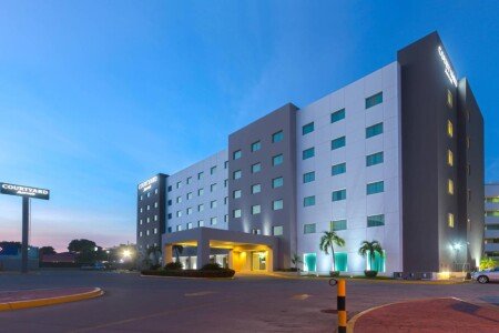 Hotel con piscina