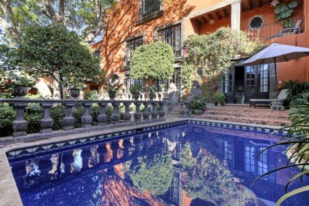 Hotel con piscina