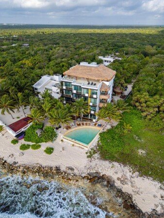 Apartment 7 guests, with jacuzzi