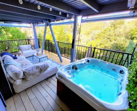 Apartment 7 guests, with jacuzzi