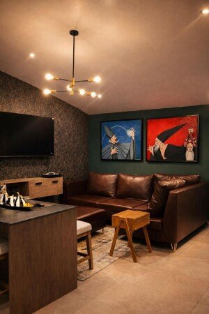 House 7 guests, with jacuzzi