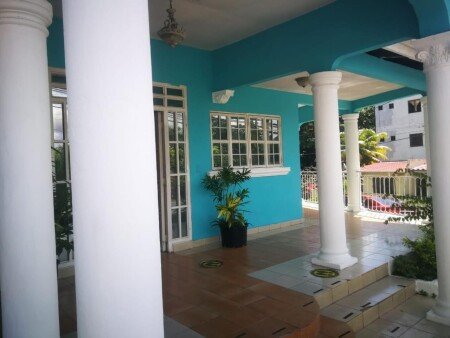 Hostal 5 huéspedes, con aire acondicionado