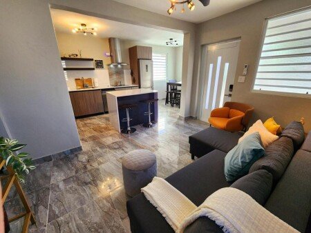 Casa 2 habitaciones, con aire acondicionado