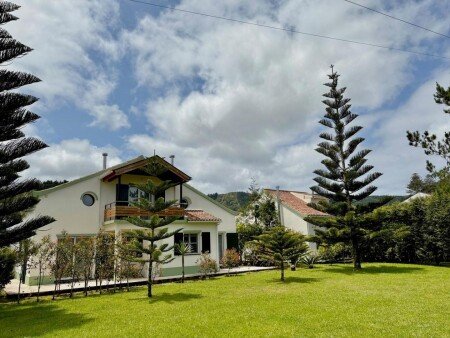 House 6 guests, with garden