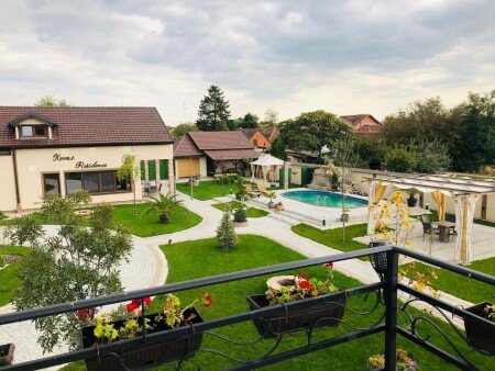Hotel mit Pool