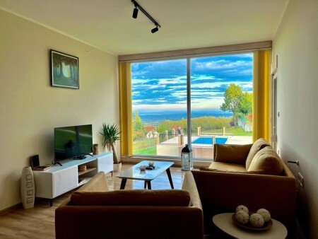 Apartment 2 guests, with pool