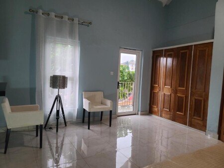 House 3 bedrooms, with parking