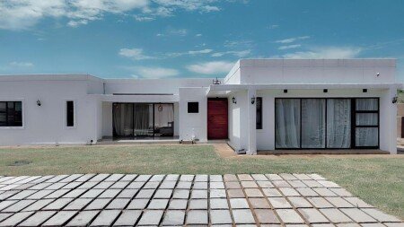 House 3 bedrooms, with garden