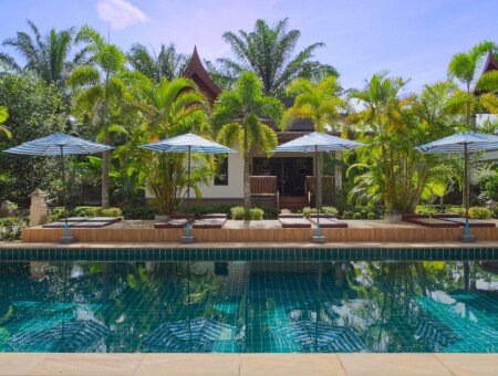 House 4 guests, with pool